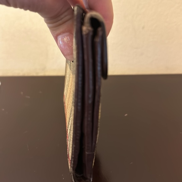 Burberry compact wallet fair condition - Picture 3 of 8